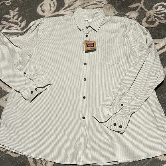 Wrangler long sleeve button front shirt. - Picture 1 of 3